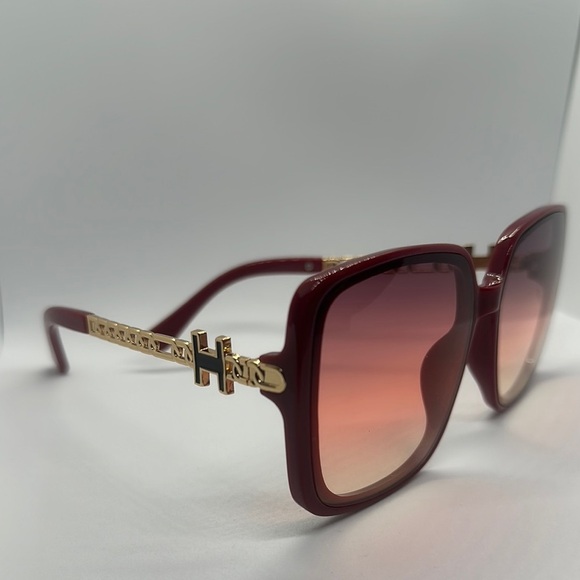 Oversized Burgundy Gradient Sunglasses w/ Gold Chain Detail H Logo UV protection - Picture 3 of 11